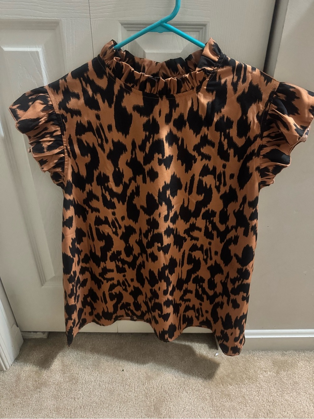 Women’s Curve Leopard Print Ruffle Sleeve Blouse